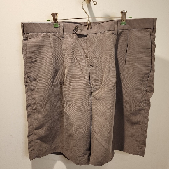 HAGGAR men's kaki casual Bermuda shorts pants size 38 NWT - Picture 1 of 10